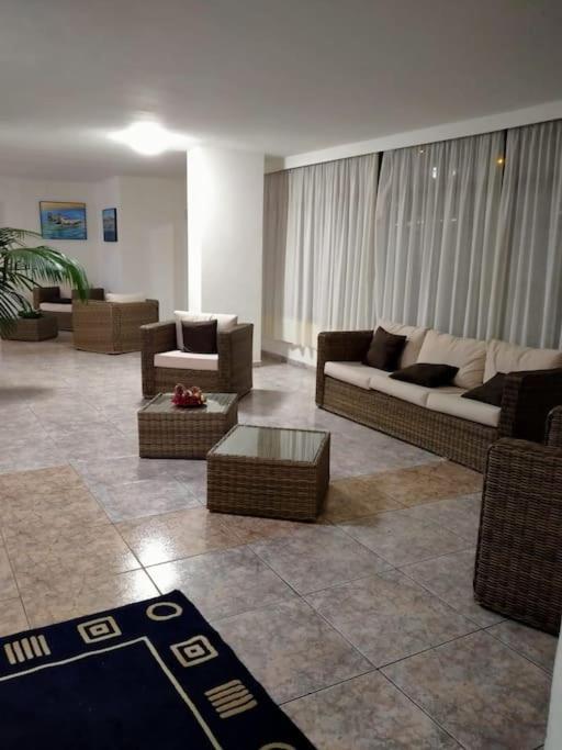 Apartamento Con Vistas Al Mar Арона Экстерьер фото